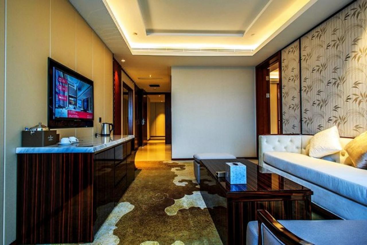 Ramada Jiaxing Hotel Екстериор снимка