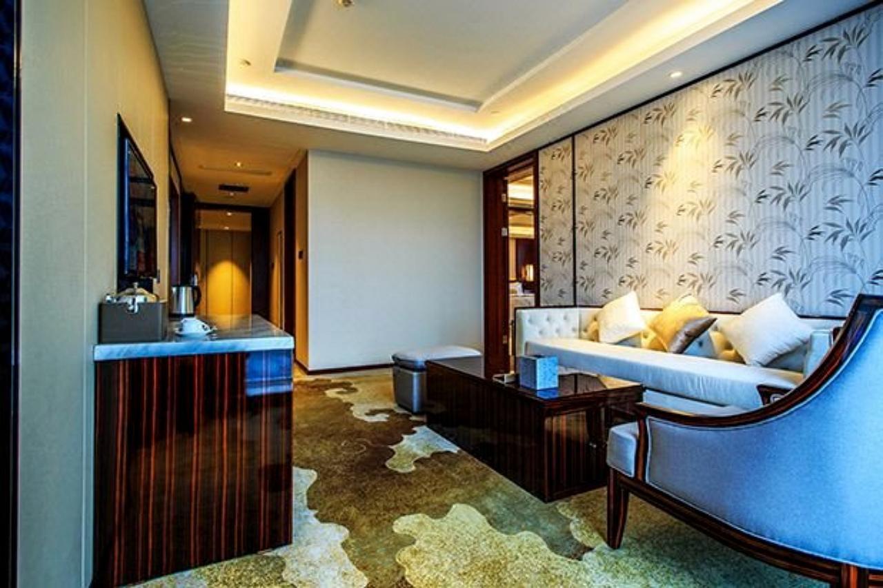 Ramada Jiaxing Hotel Екстериор снимка